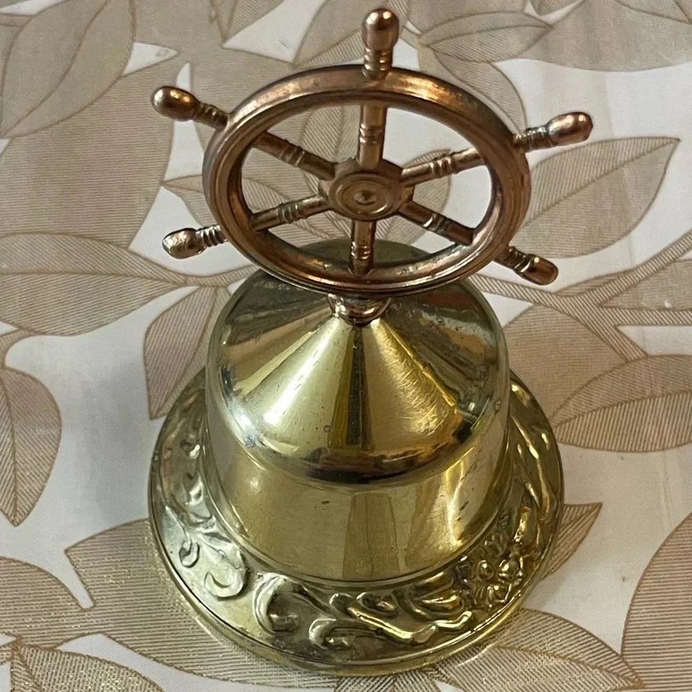 VINTAGE BRASS SHIPS WHEEL ROSE PATTERN MADE IN ENGLAND BELL